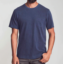 Load image into Gallery viewer, Faherty Men&#39;s Sunwashed Pocket Tee in Navy
