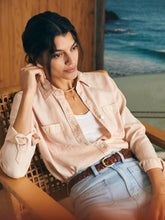 Load image into Gallery viewer, Faherty Women&#39;s Tried and True Chambray Shirt in Peach Whip
