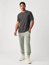 Load image into Gallery viewer, Faherty Men&#39;s Sunwashed Pocket Tee in Washed Black
