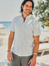 Load image into Gallery viewer, Faherty Men&#39;s SS Breeze Shirt in Sky Canopy Print

